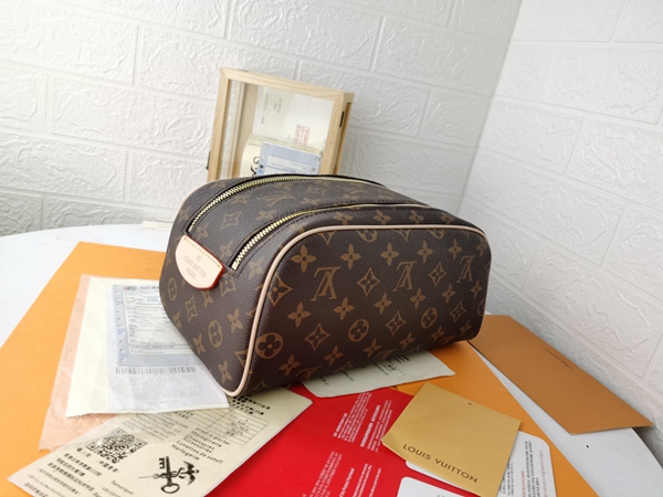 ルイヴィトンバッグ背面デザイン